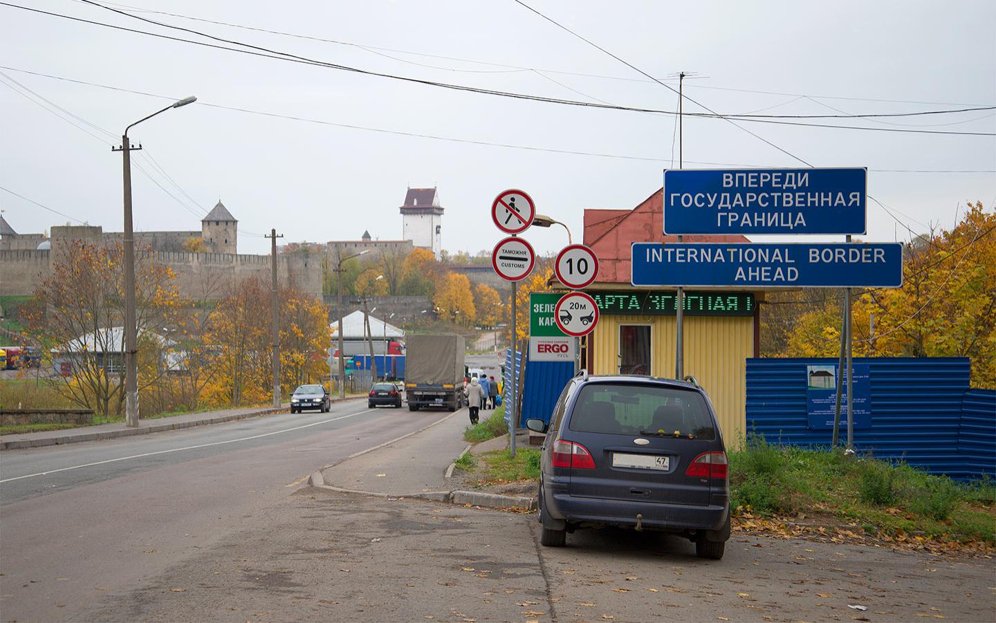 Эстония закрыла границу. Пункт пропуска Ивангород Нарва. Автомобильный пункт пропуска Ивангород. Кингисепп граница с Эстонией. Ивангород граница с Эстонией.